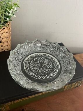 Anchor hocking Clear Glass Trinket Dish starburst  textured Scalloped edges 5.5”